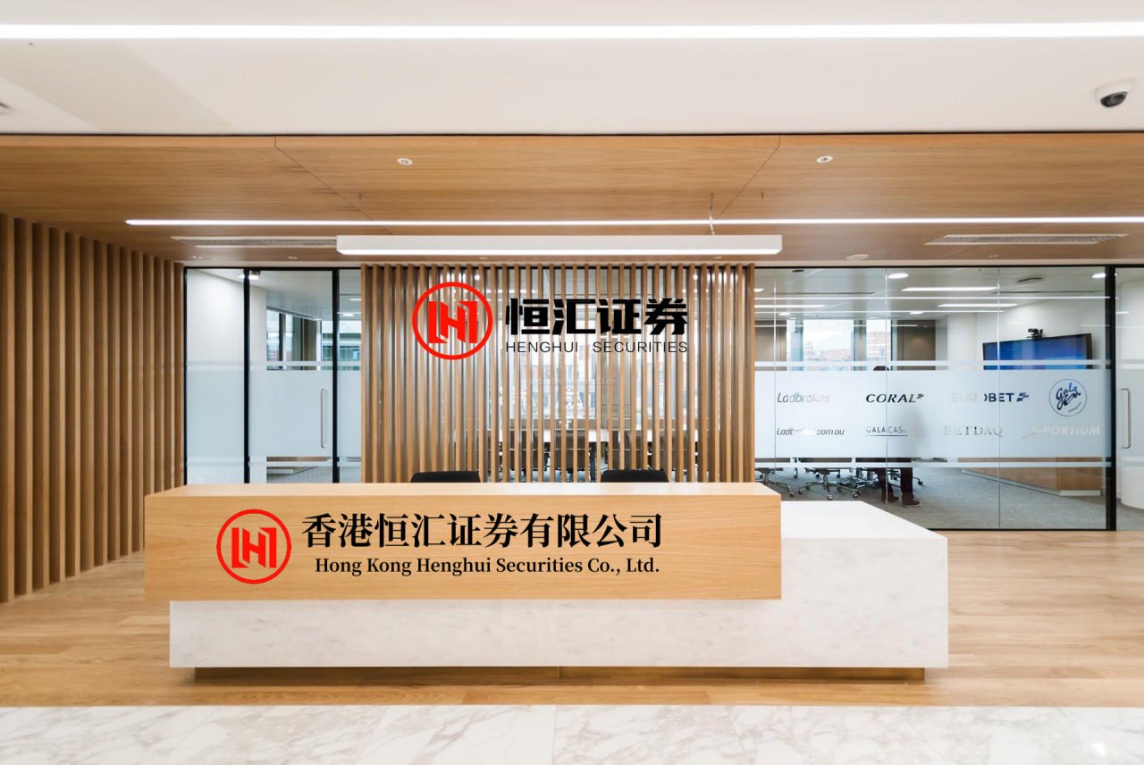 至尊配资 裸眼3D看安徽舰超燃演训画面_编队_军号_气垫艇